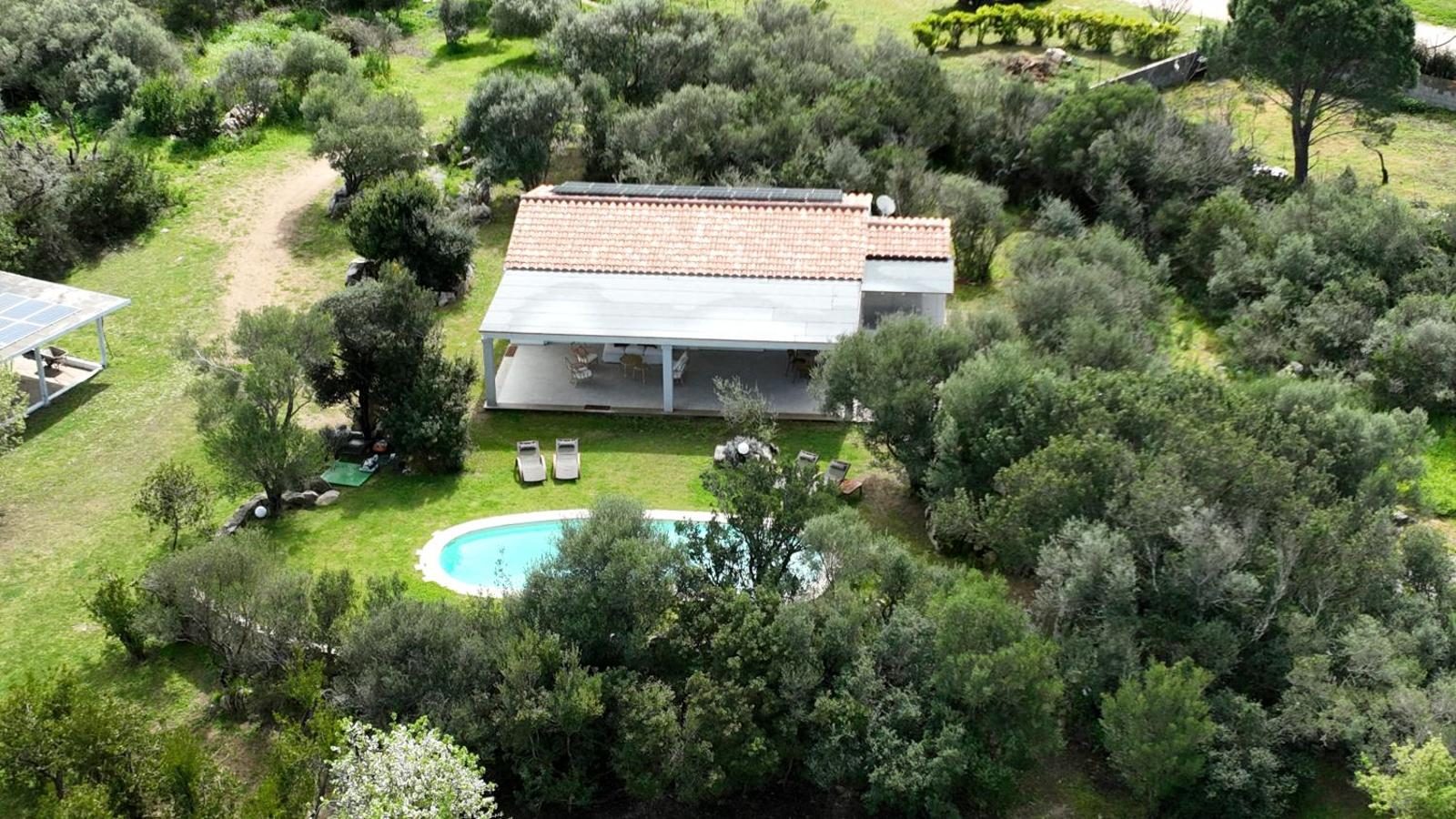 Villa Aurea · villa con piscina privata in Costa Smeralda, Olbia,